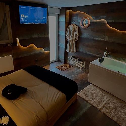 Boulogne-sur-Mer Apartment | Cabin 13 Immersive Suite with Balneotherapy