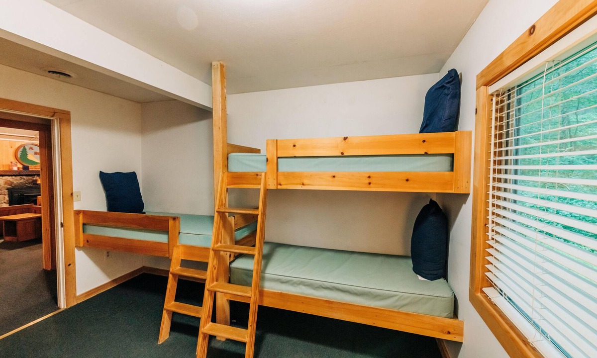 Columbia Cabin | Cabin, 16 Bunks, Kitchen, Bathroom, ADA