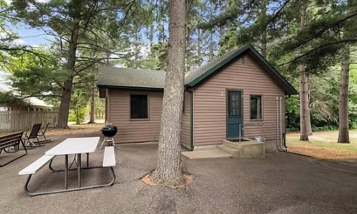 Pine River Cabin | Cabin 2 at Heath's Resort