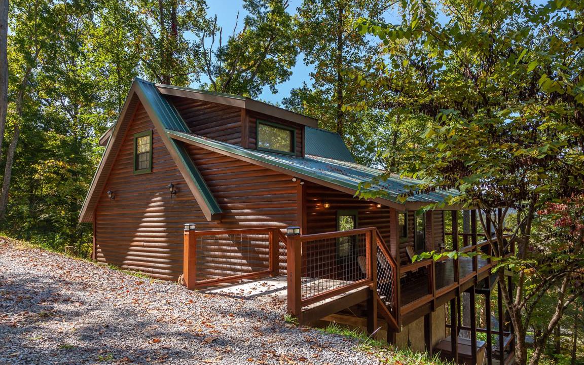 Gatlinburg - Pigeon Forge Cabin | Cabin ∙ 2 bedrooms ∙ 10 guests