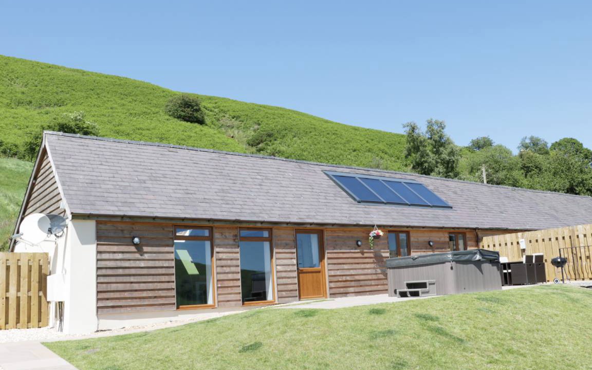 Newcastle-on-Clun Cottage | Cabin ∙ 2 bedrooms ∙ 4 guests