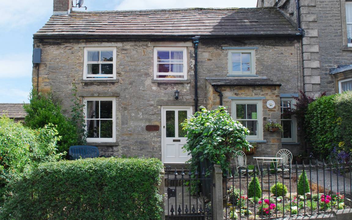 Middleham Cottage | Cabin ∙ 2 bedrooms ∙ 3 guests