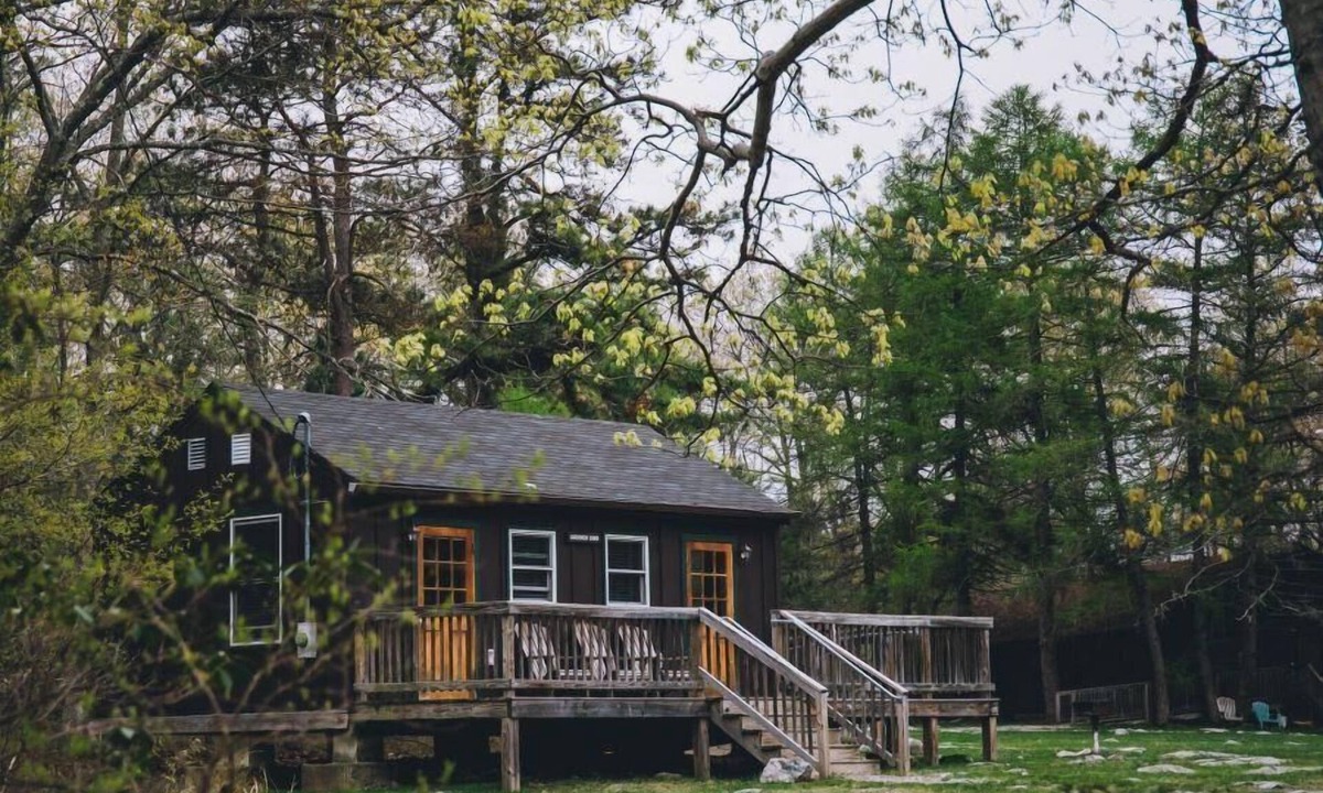 Columbia Cabin | Cabin, 2 Bunkbeds, Shared Bathroom