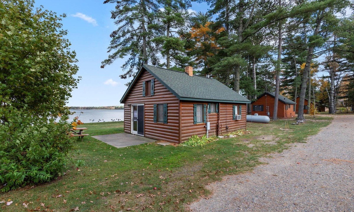 Emily Cabin | Cabin #2 - Half Moon Resort