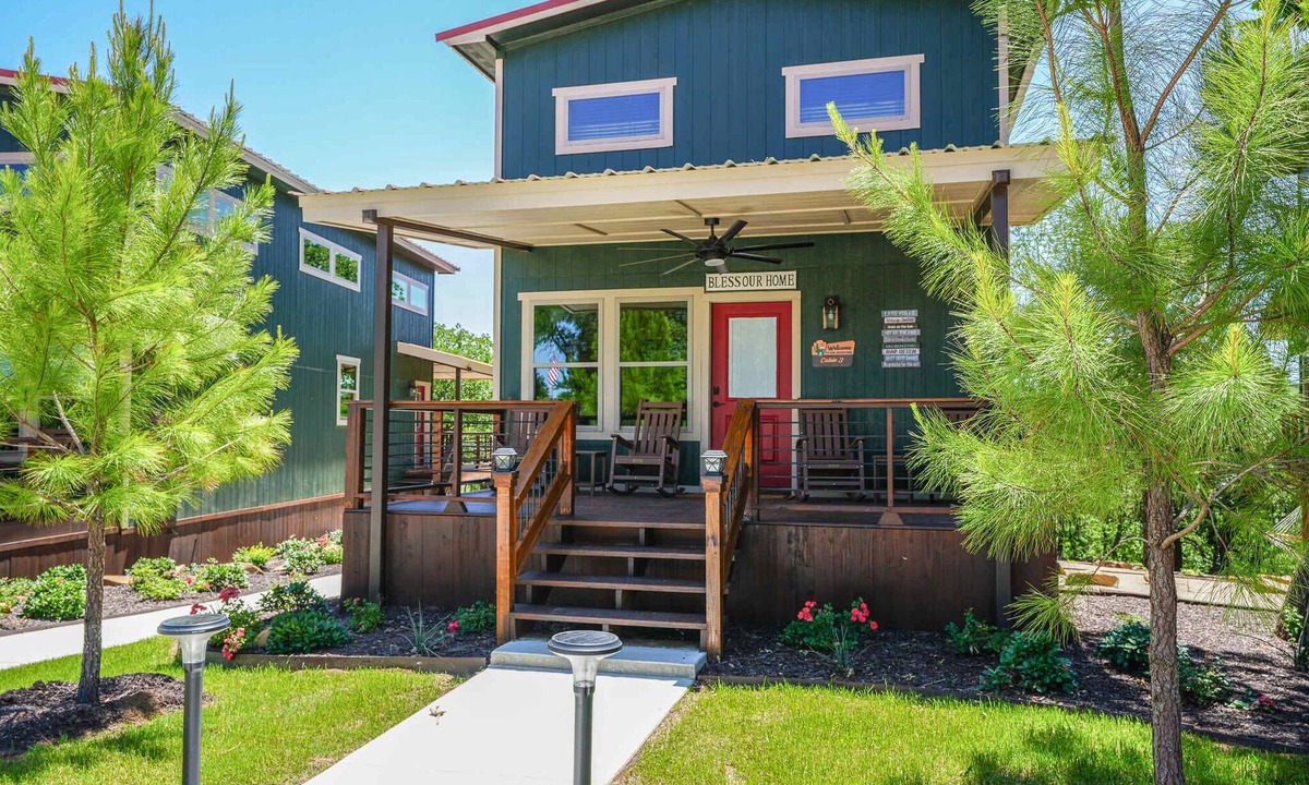Bridgeport Cabin | Cabin 2 - Spacious Modern Lux Cabin, Hot Tub, FirePit, Games