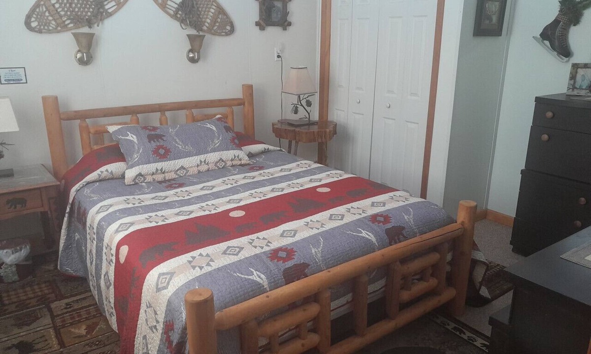 Blue Mountain Lake Apartment | Cabin 2 - Unit 4 at Blue Mountain Rest sleeps 6