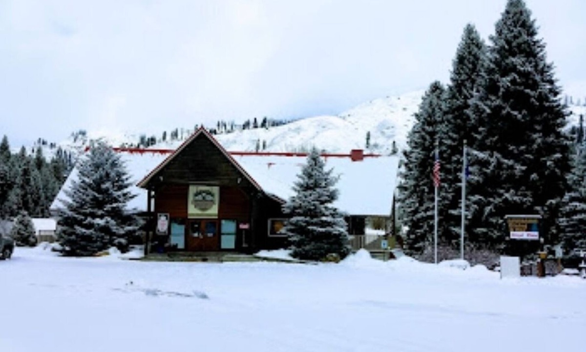 Lowman Cabin | Cabin 3 at Southfork Lodge- Sleeps 2