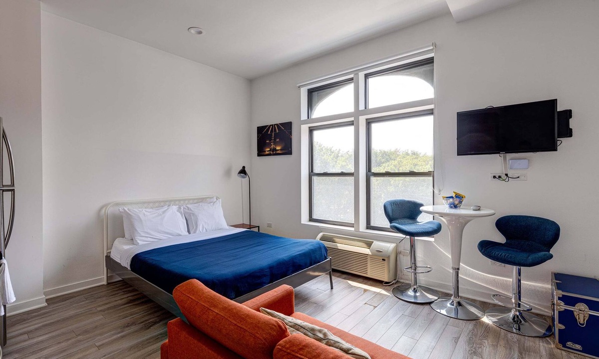 River West Apartment | Cabin 307 by 747 Lofts