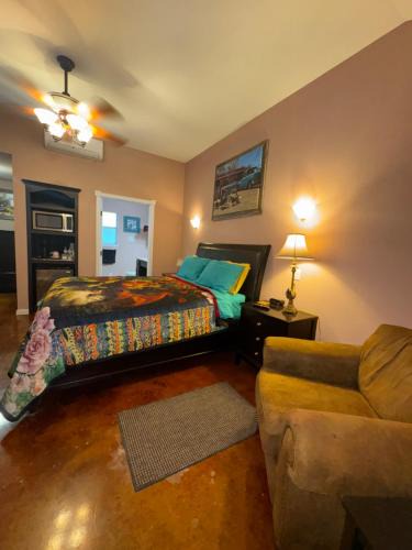 Lakehills House | Cabin 4 The Roost Cabins