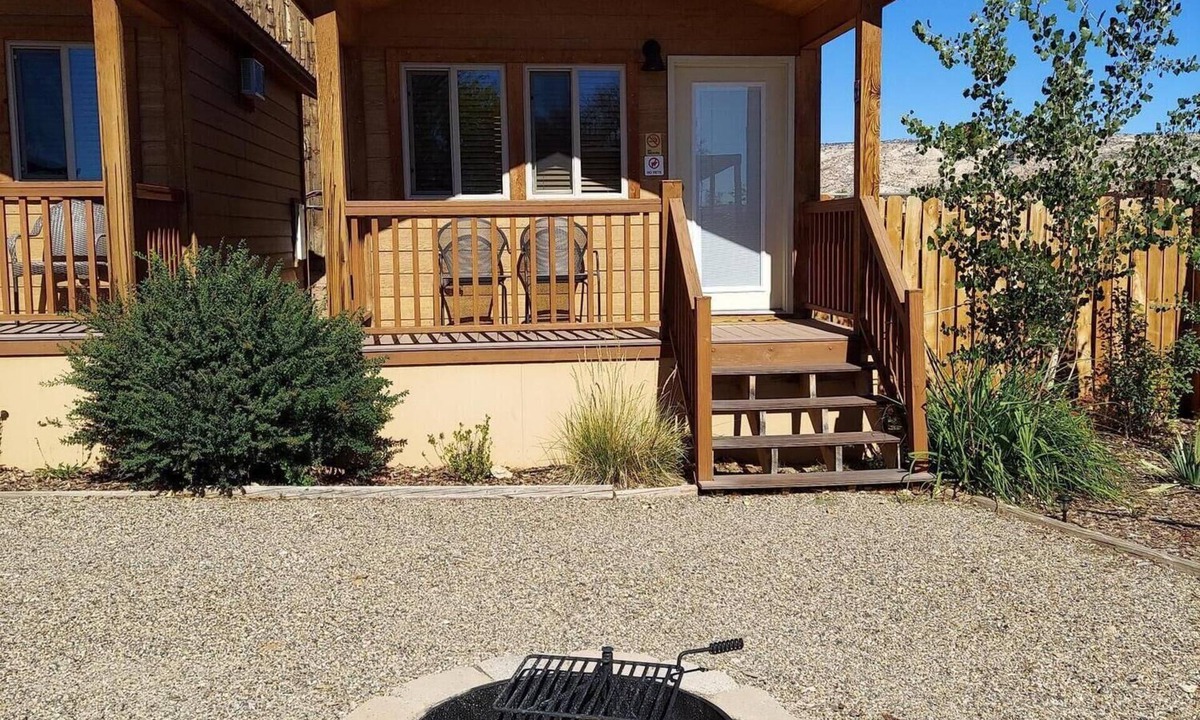 Escalante Cabin | Cabin 5 - Deluxe Cabin with Half Bath