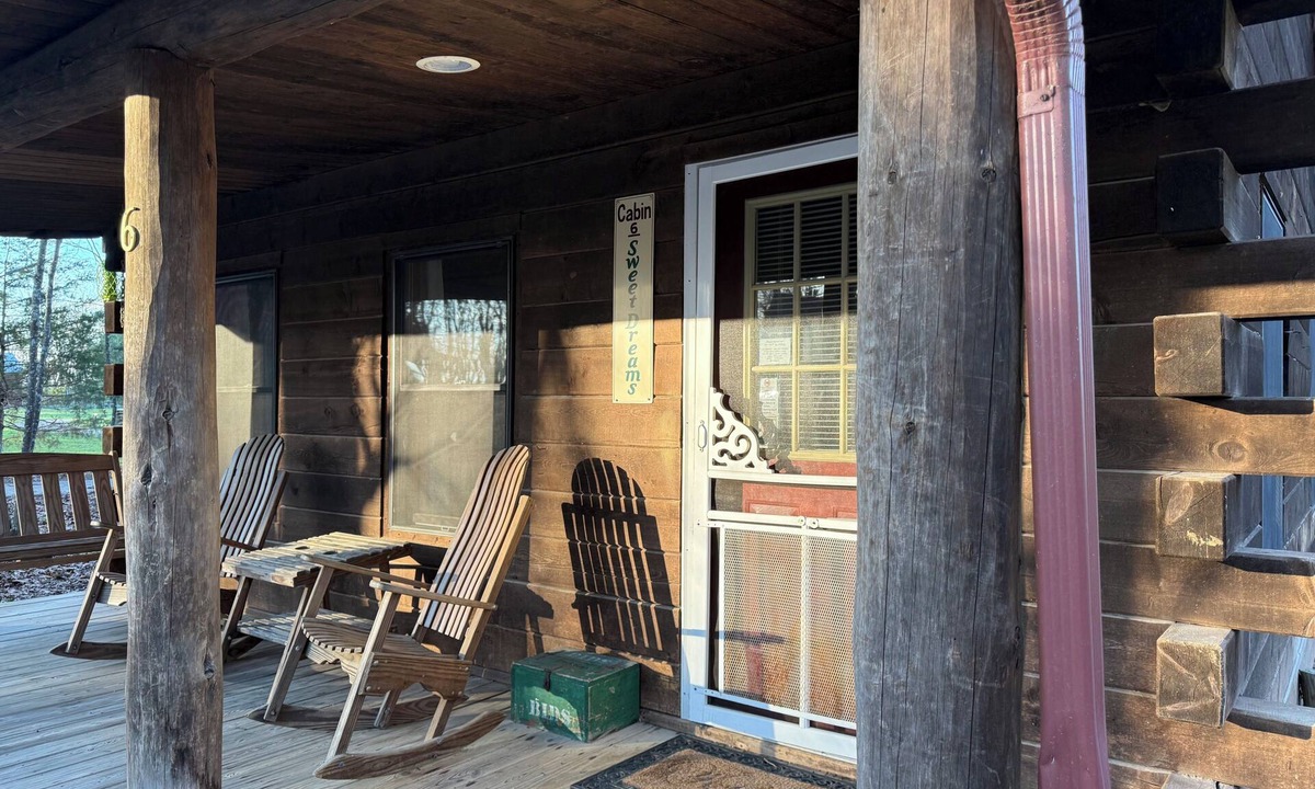 West Union Cabin | Cabin 6 Sweet Dreams - Includes a Homemade Country Breakfast!