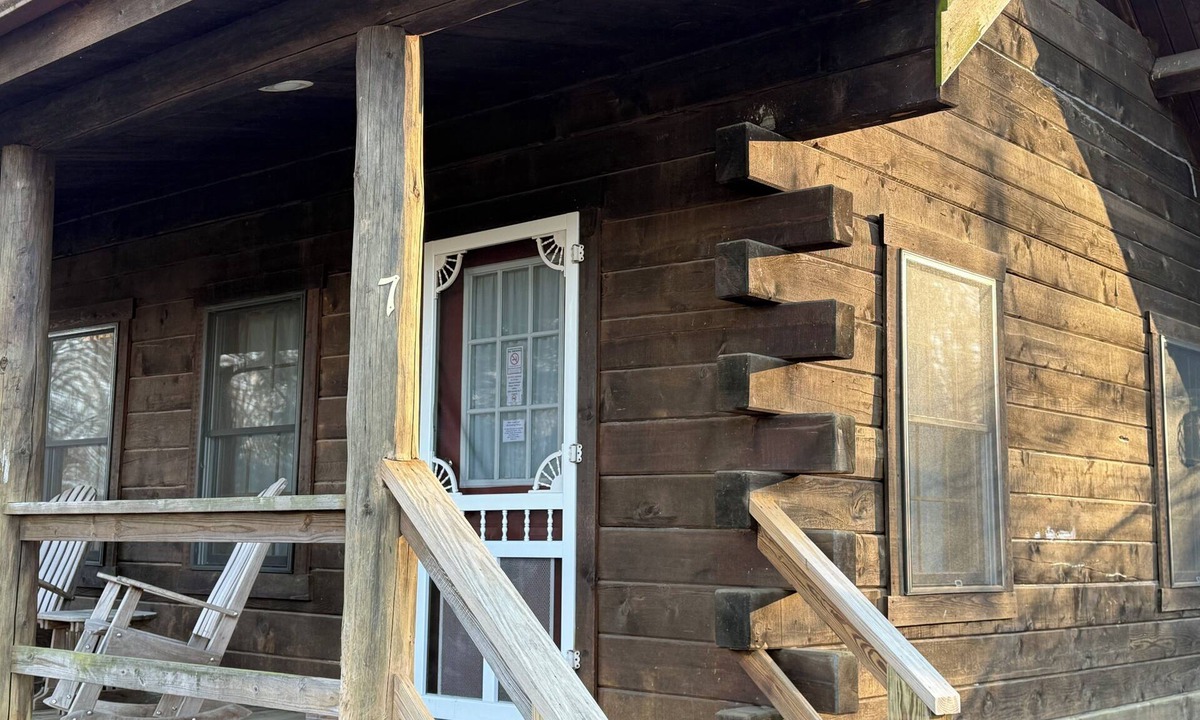 West Union Cabin | Cabin 7 Frolic