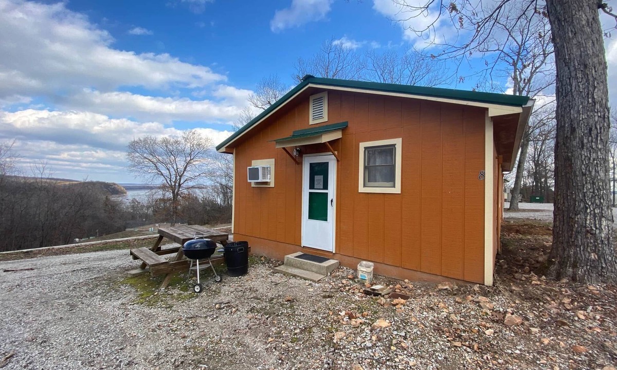 Warsaw Cabin | Cabin 8 - Reel and Trigger