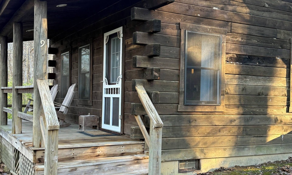 West Union Cabin | Cabin 9 Encore - Includes a Homemade Country Breakfast!
