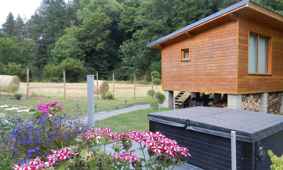 Lourdoueix-Saint-Pierre Cabin | Cabin and spa; the "Cocon du Gast".