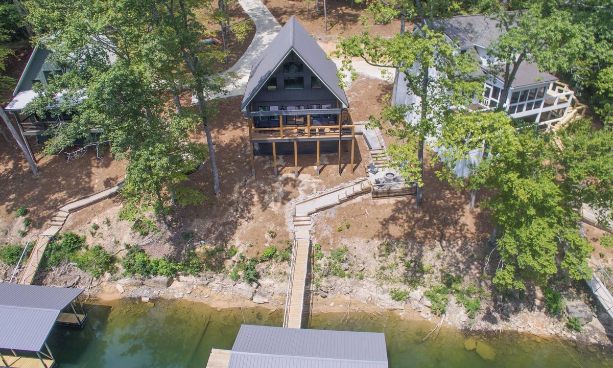 Jasper House | Cabin at Eagle Cove - Great location! Pet-friendly!