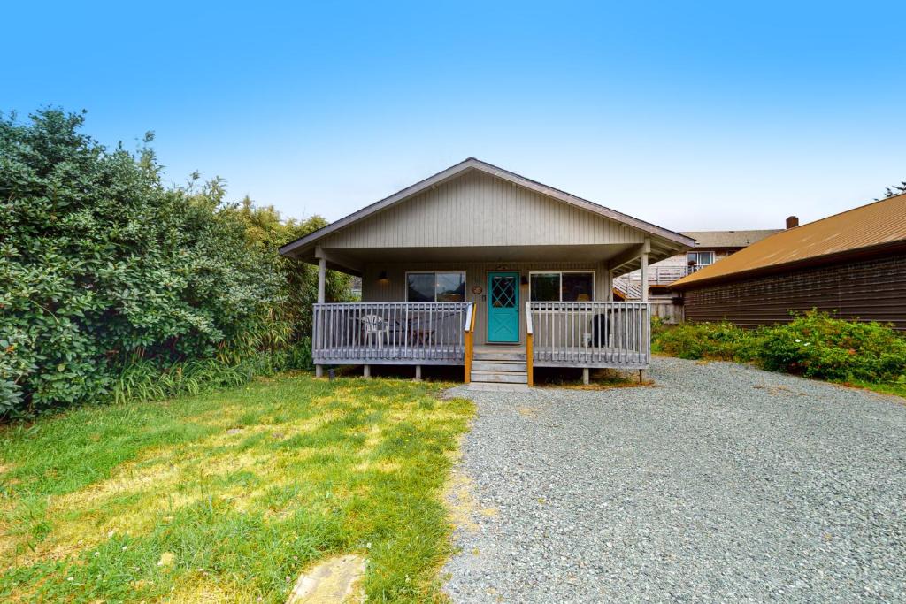 Manzanita House | Cabin at the Beach MCA 1263