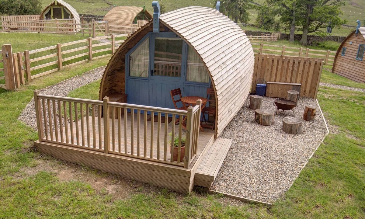 Langley-on-Tyne Ski Chalet | Cabin by Langley Dam with Lake Views