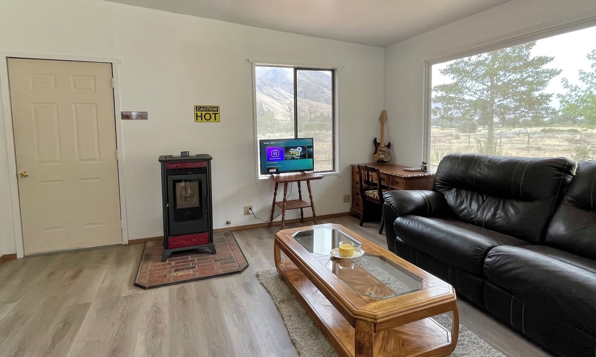 Naches Cabin | Cabin By River off the grid.