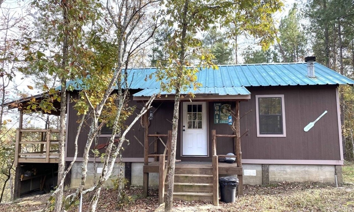New Castle House | Cabin by the River