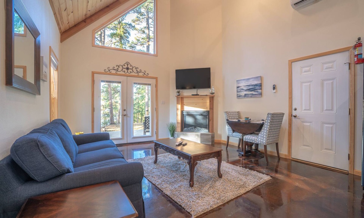 Royal Cabin | Cabin D at Safe Harbor Brady Mountain on Lake Ouachita!