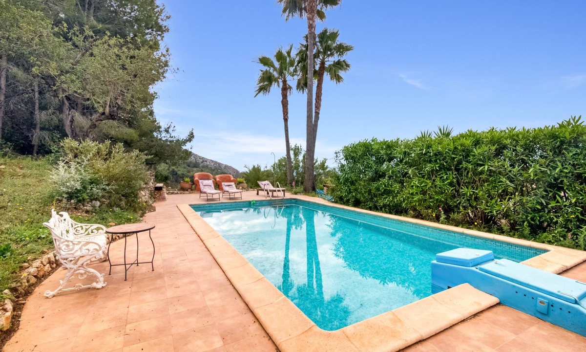 Bolulla Cabin | Cabin 'Del Paso' with Shared Pool, Shared Garden and Wi-Fi