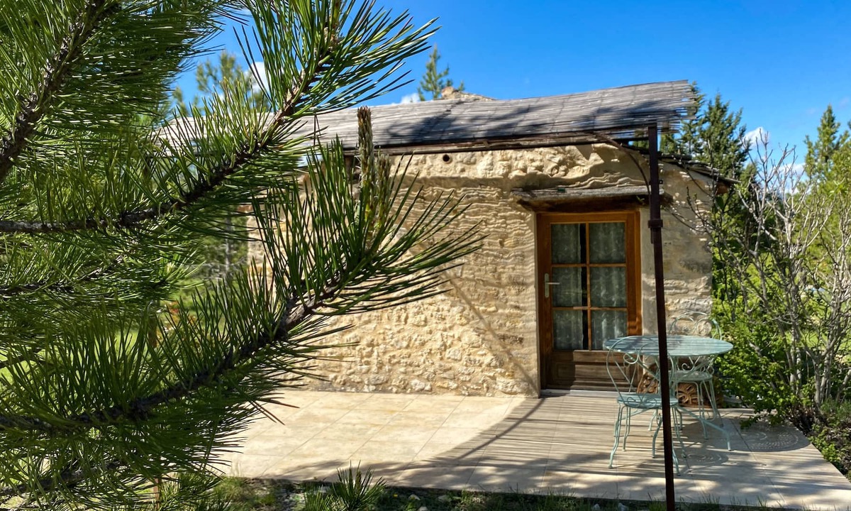 Sigonce Cabin | Cabin-Ensuite with Bath-Cabane en pierre