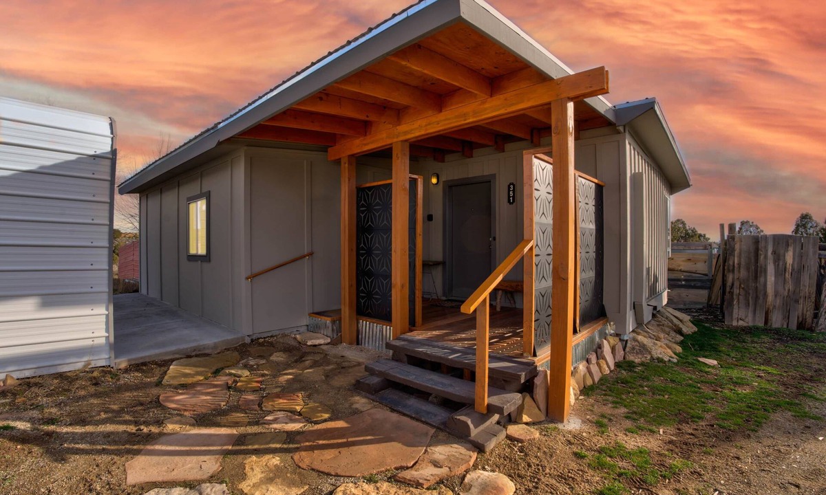 Dove Creek Cabin | Cabin Escape 1 Hr to Moab WiFi A/C