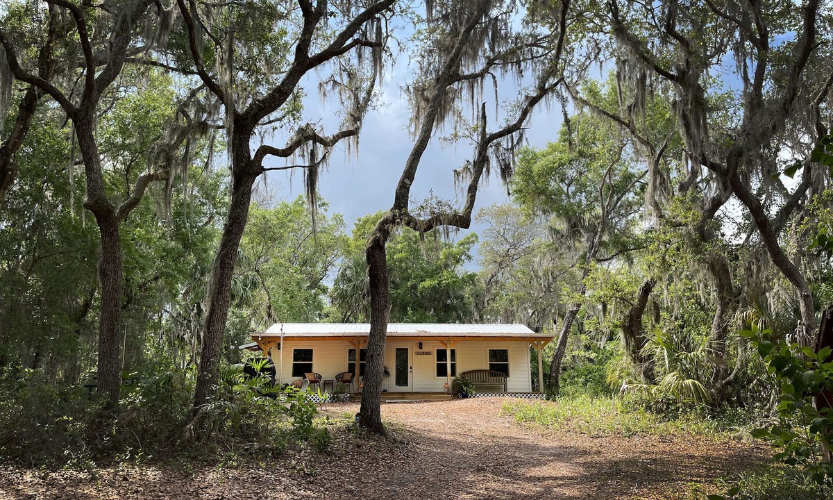 Titusville Cabin | Cabin Farmhouse on the Space Coast