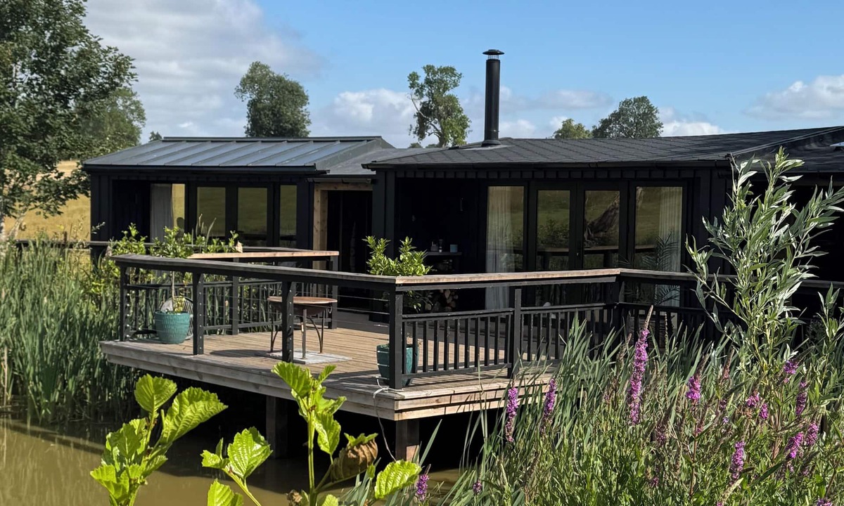 Derby Cabin | Cabin for 2