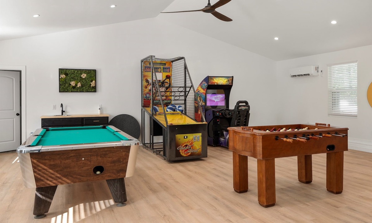 Laurelville Cabin | Cabin for 6 · Game Room · Hot Tub · Fire Pit