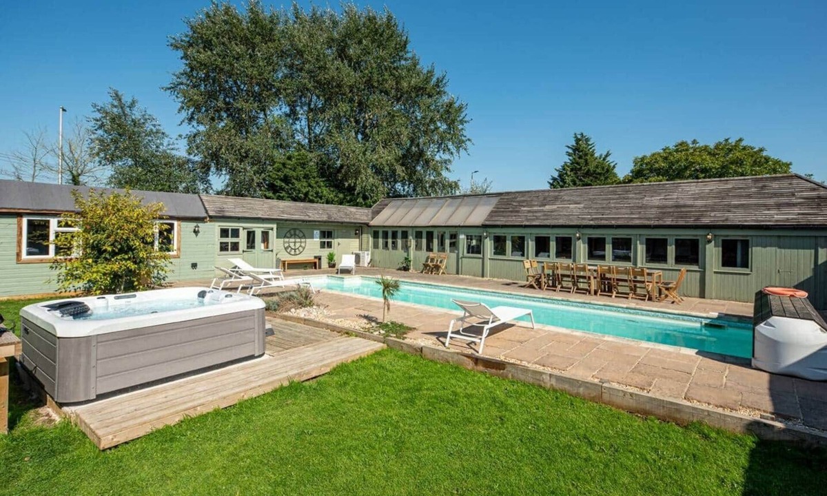 Saltford House | Cabin - Heated pool & hot tub