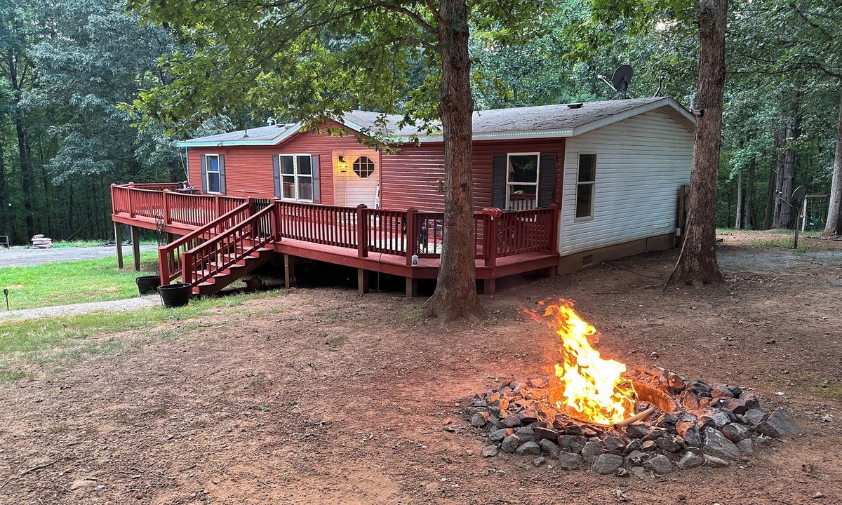 Schuyler House | Cabin House Retreat/Nature Getaway with Hot-tub
