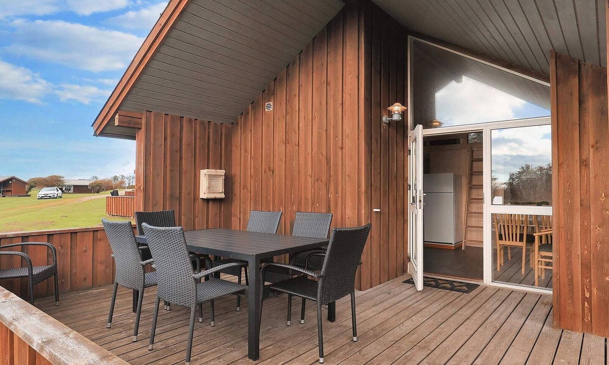 Nr. Lyngby House | Cabin in camping resort with patio