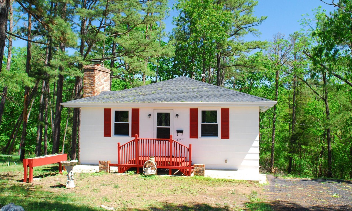 Grubville House | Cabin in the pine forest 2 br, 1 bath near Lonedell, MO