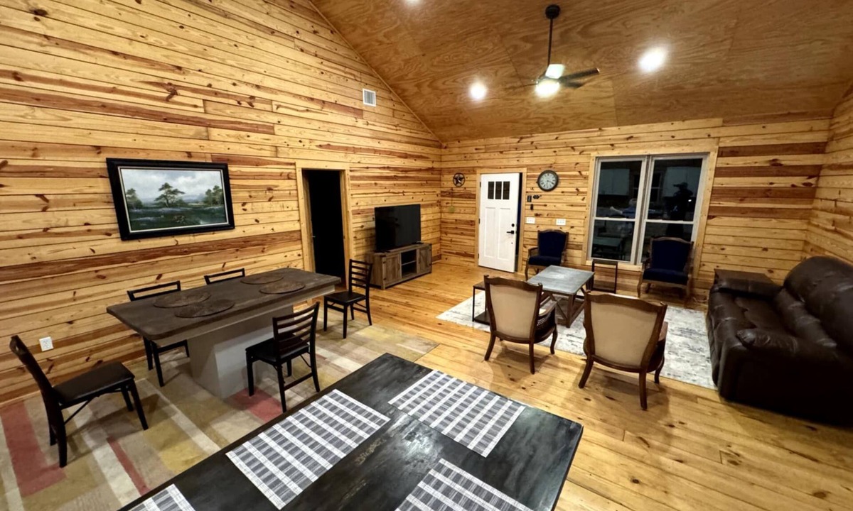 Waelder Cabin | Cabin in the Rural Forest!