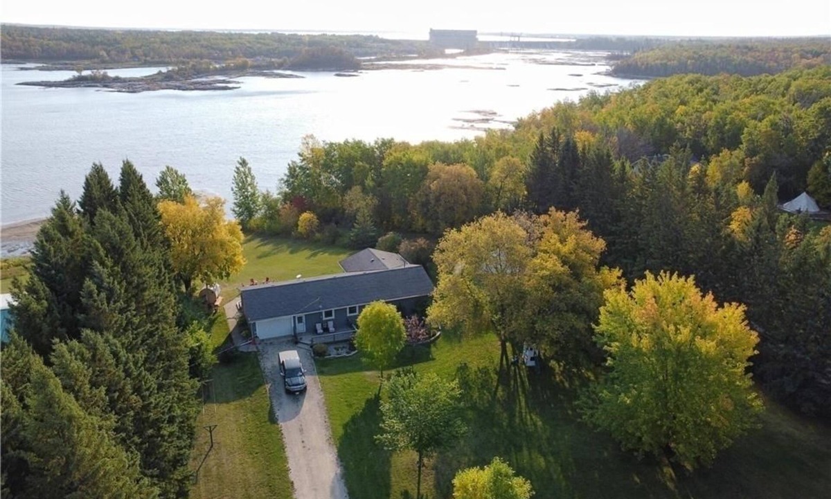 Lac du Bonnet Cabin | Cabin life rocks(Waterfront)