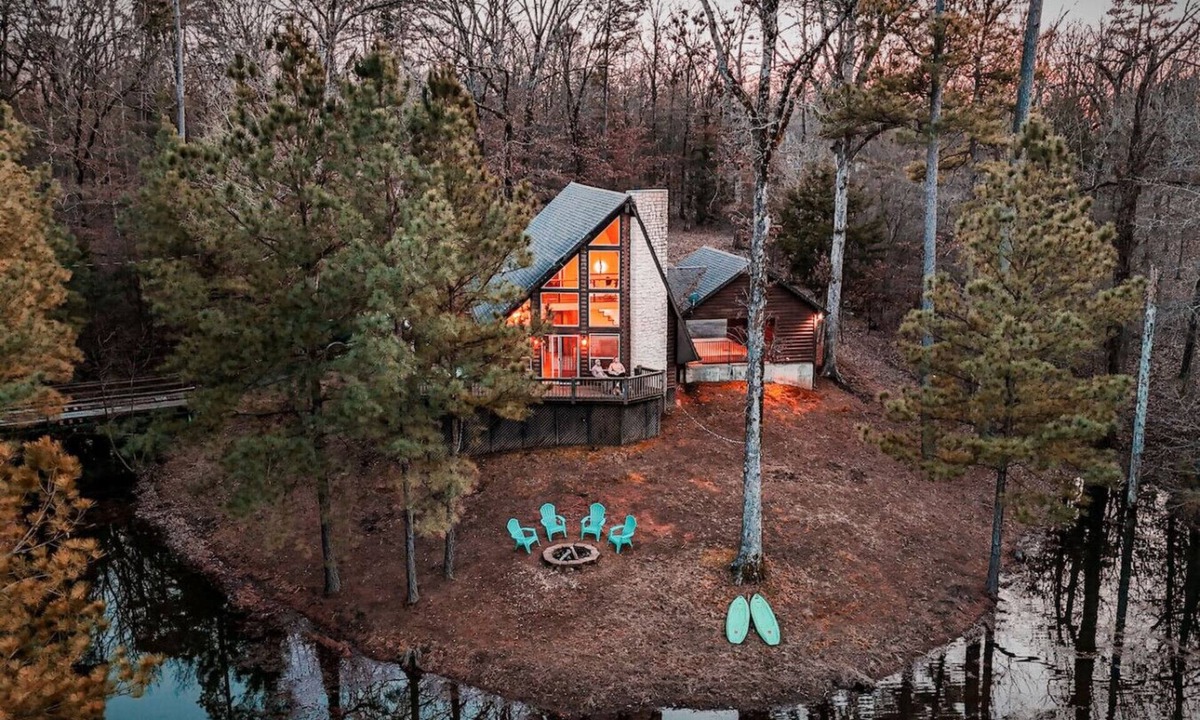 Whispering Hills Cabin | Cabin Masterpiece on Private Lake
