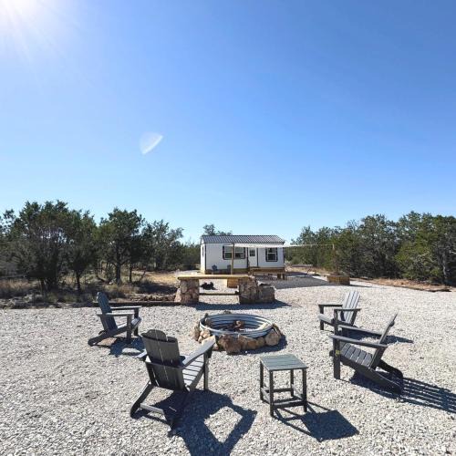 Rochelle House | Cabin Near Brownwood With Grill, Firepit & Work Desk