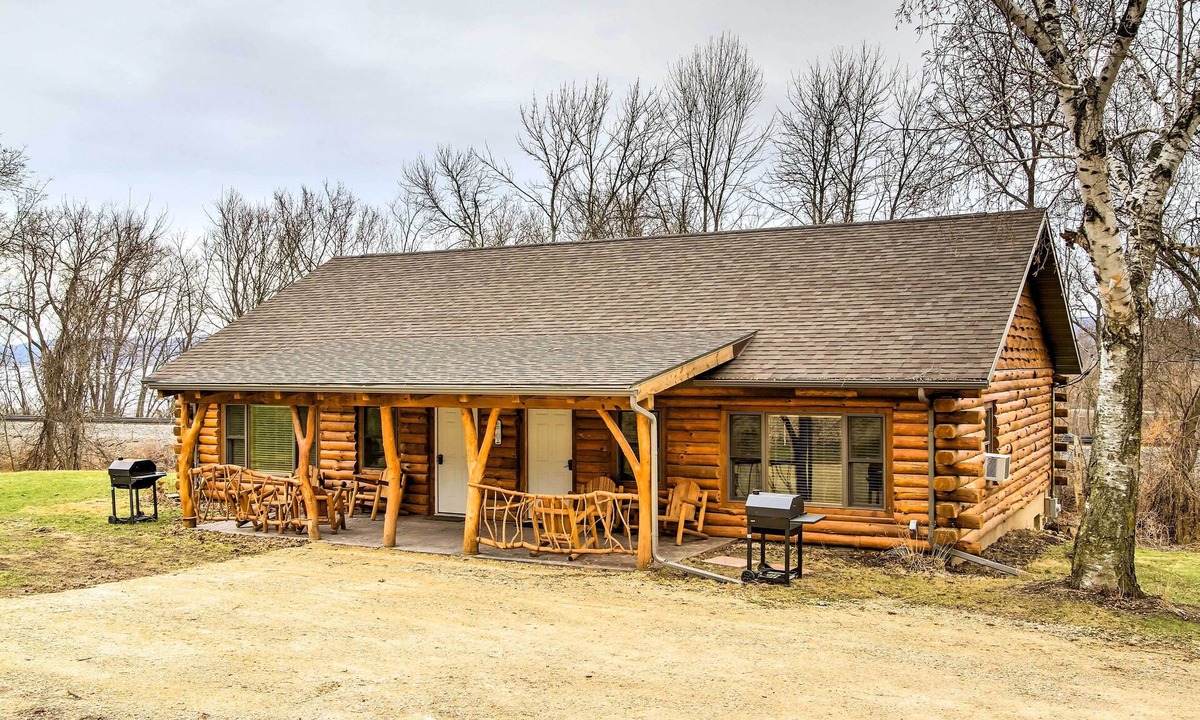 Ferryville Cabin | Cabin Near River - Treehouse Masters Stayed Here!