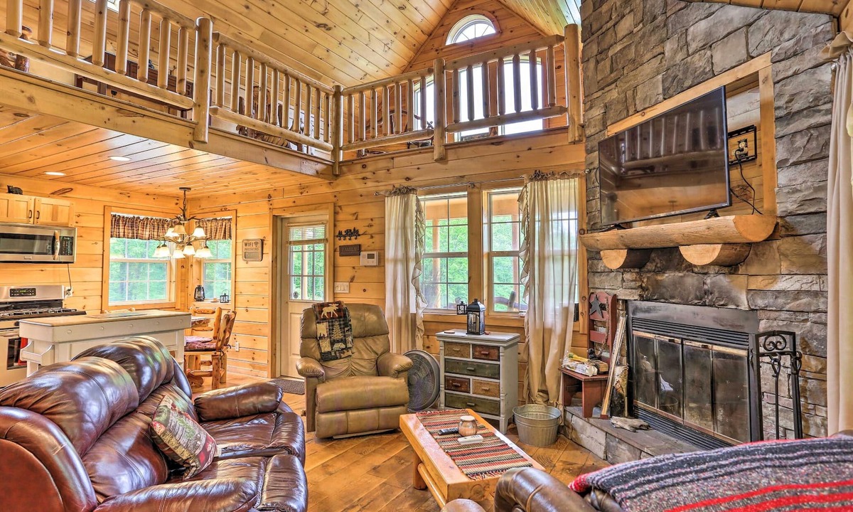 Blakely House | Cabin Near Scranton | Fire Pit & Nature