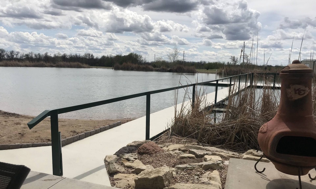 Inman Cabin | Cabin next to water! Fisherman’s Dream! HUNTERS WELCOME!