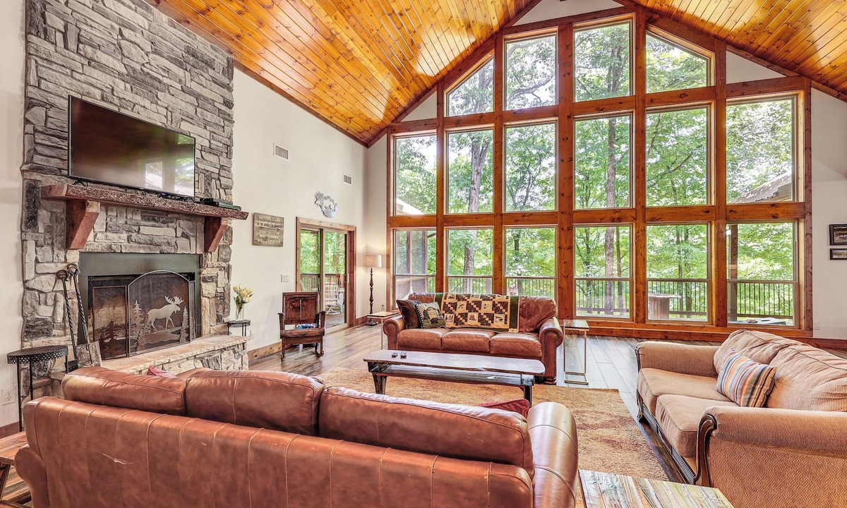 Golden Cabin | Cabin on 23 Acres w/Creek Access in Broken Bow