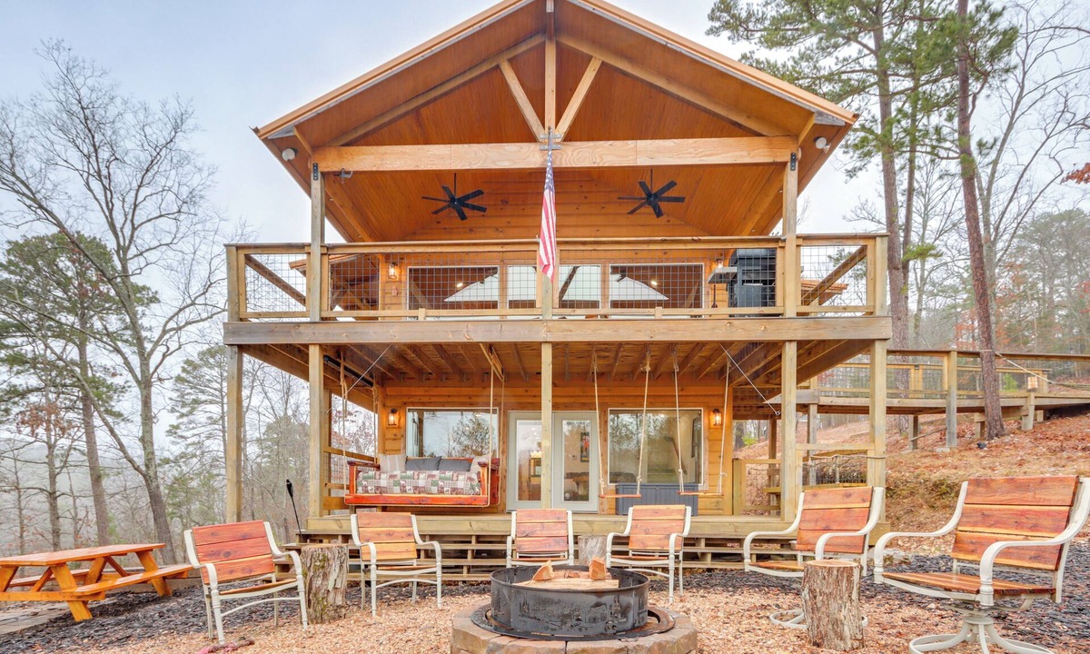Rogers Cabin | Cabin on Beaver Lake w/Views & Furnished Deck!