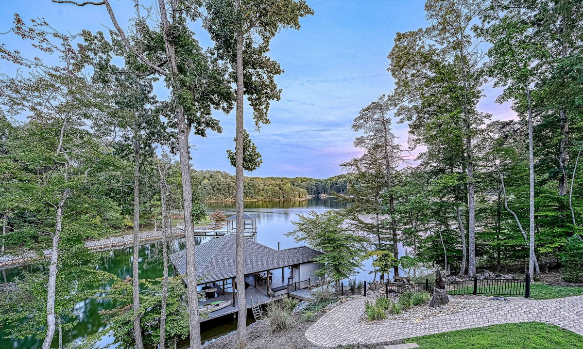 Moneta House | Cabin on the Cove - Luxe Lakefront Pet Friendly Cabin on 5 acres with huge dock