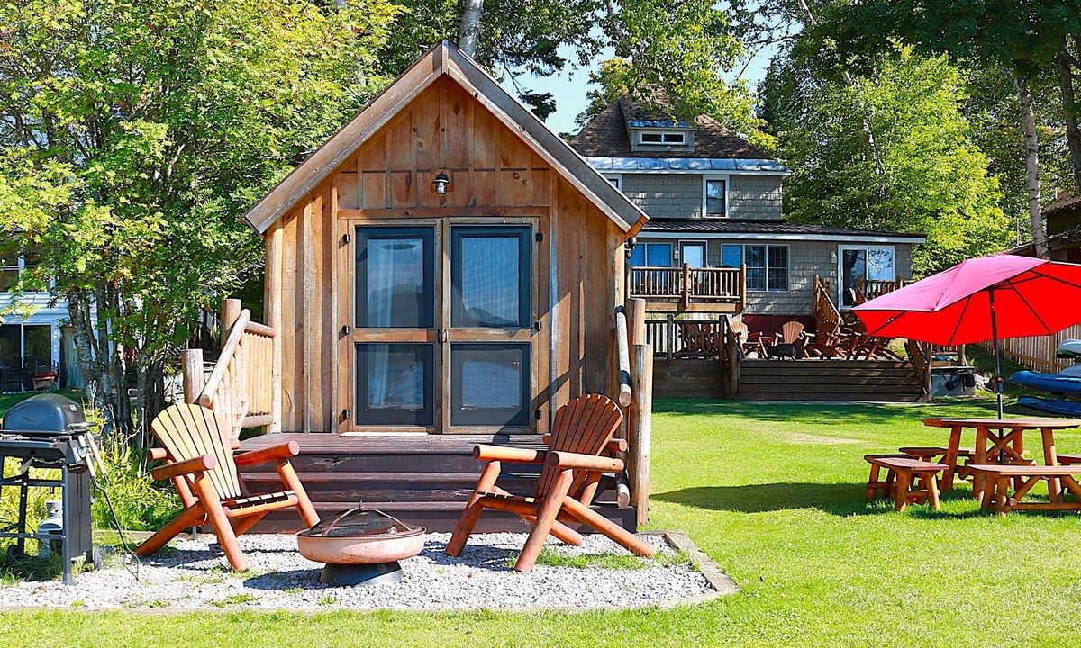 Inlet Cabin | Cabin on the Lake at The Bears Cottages