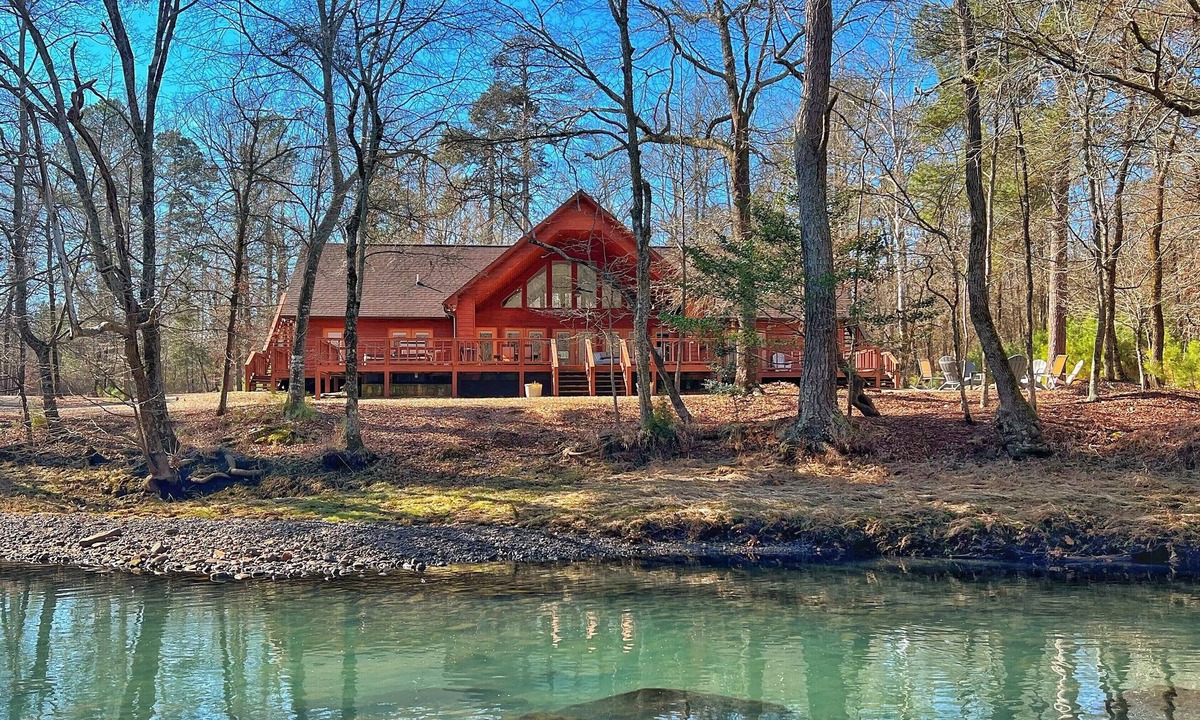 Murfreesboro Cabin | Cabin On The River! Peaceful getaway!