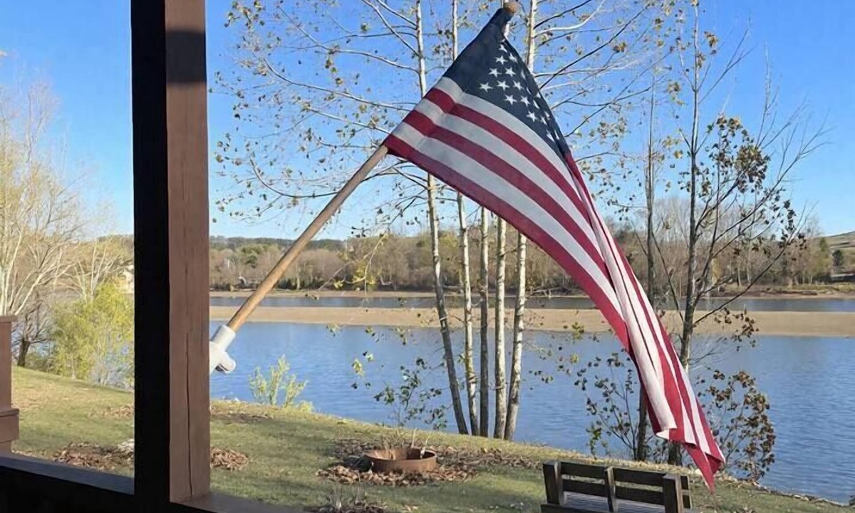 Calico Rock Cabin | Cabin on the White River w/Wood Burning Fireplace