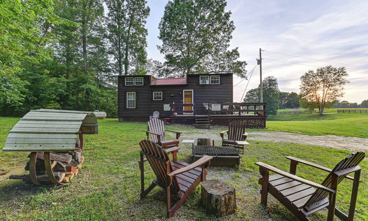 Dabolt Cabin | Cabin on Working Highland Cattle Farm in Kentucky