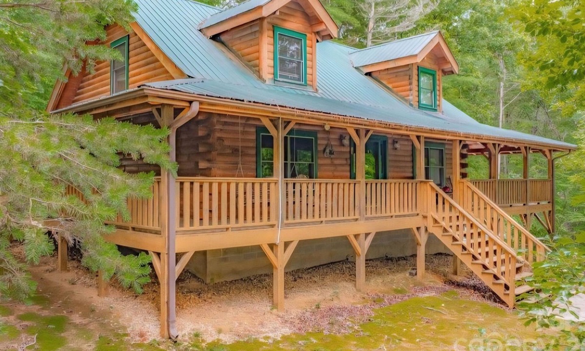 Vein Mountain Bed & Breakfast | Cabin Outside, Farmhouse Inside - Private Room w/Shared Bath